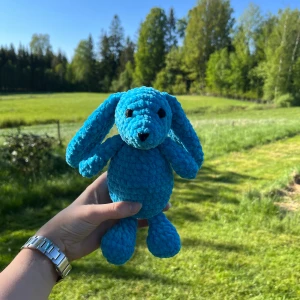 Gosedjur - Virkade gosedjur. Jag virkar allt på beställning. Man kan därför bestämma exakt vilka färger man själv vill ha.  Intresserad av ett annat djur? Skicka ett meddelande så löser vi det! 💗 Kanin: 195 kr Elefant/Bläckfisk: 50 kr Älg: 250 kr 