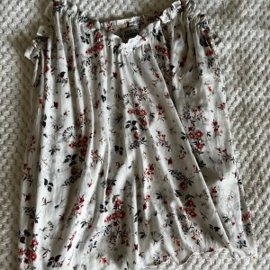 Blommigt linne - Superfin vintage topp som är perfekt till sommar