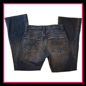2000’s jeans🩷 - Jag säljer dessa snygga jeans då dem inte kommer till användning. Skriv gärna vid frågor eller fler bilder!💗