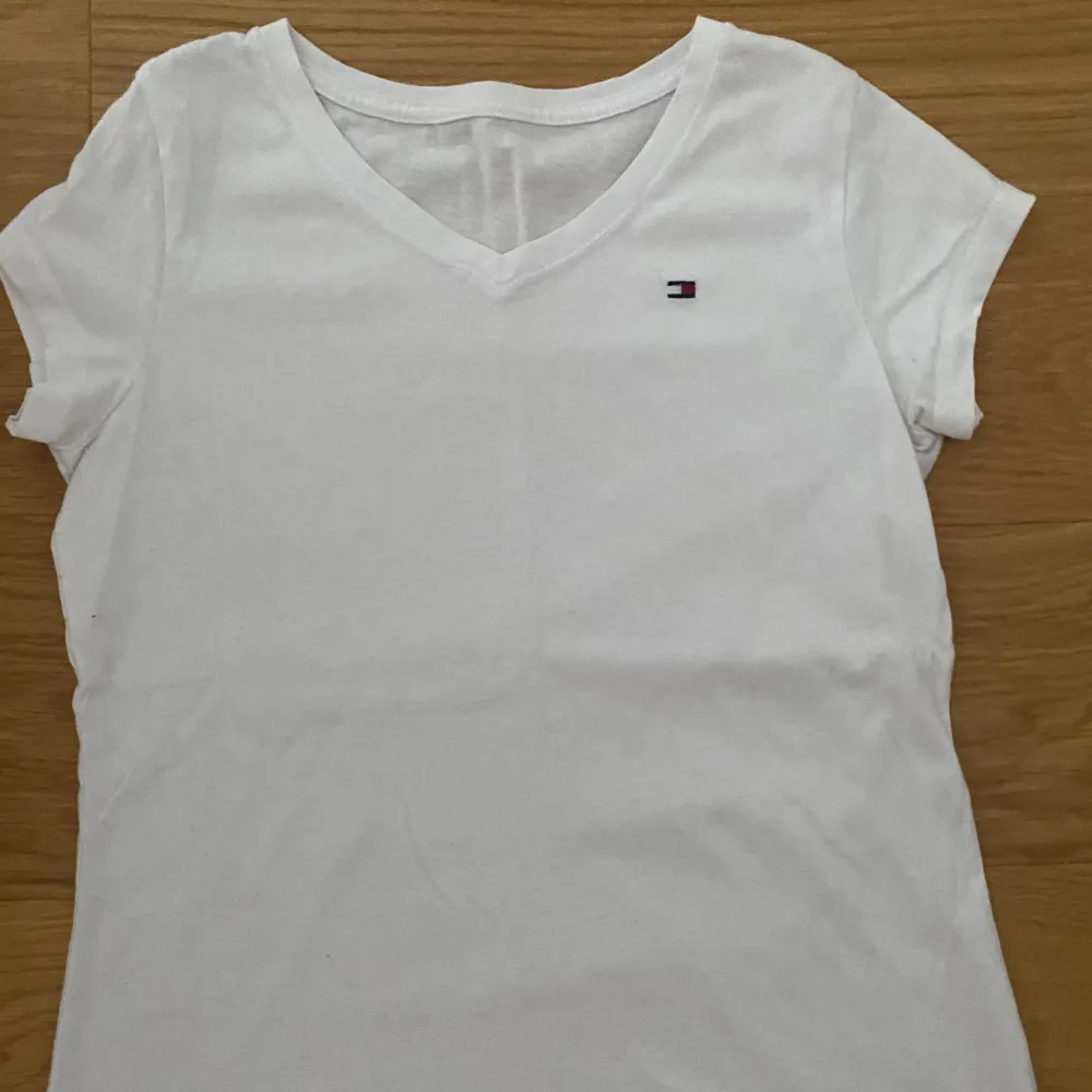 Vit Tommy Hilfiger T-shirt . T-shirts.