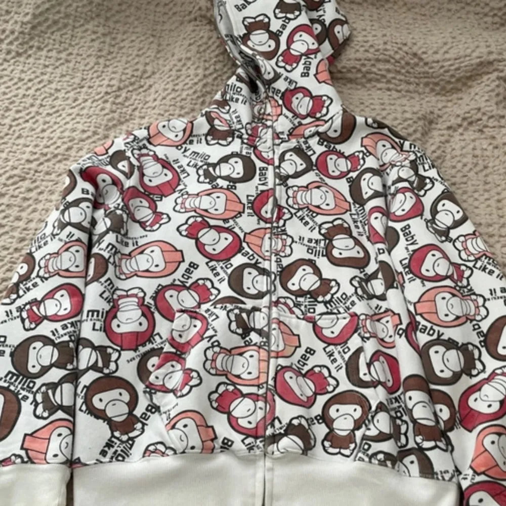 Babymilo/bape zip up i ganska bra skick, några defekter som knappt syns👌. Hoodies.