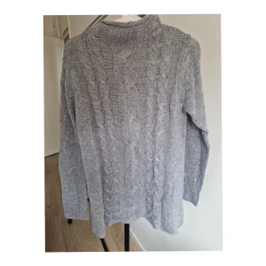 Stickad tröja - Fint skick inget att anmärka 