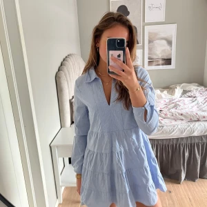 Ljusblå klänningen  - Helt ny klänning från zara, skriv för fler frågor 💕