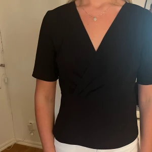 svart topp - svart topp från vero moda knappt anvönd