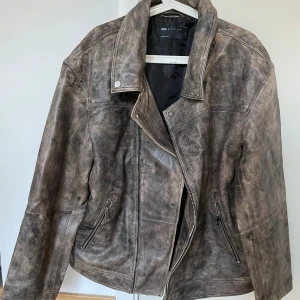 Läderjacka - Äkta läderjacka, ny och oanvänd. Nypris 2279 kr 