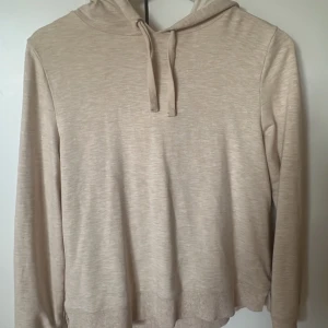 Super mysig hoodie - Super trevlig hoodie från twilfit i storlek Xs men funkar för S också❤️ Hyfsat tunnt material men funkar för alla årstider!