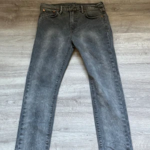 Jenas Levis  - Skriv om du är intresserad!