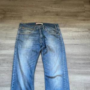 Jeans  - Säljer mina Levis jenas 