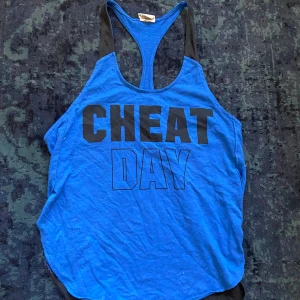 Linne PINK VS - Snyggt skojigt linne från PINK VS!