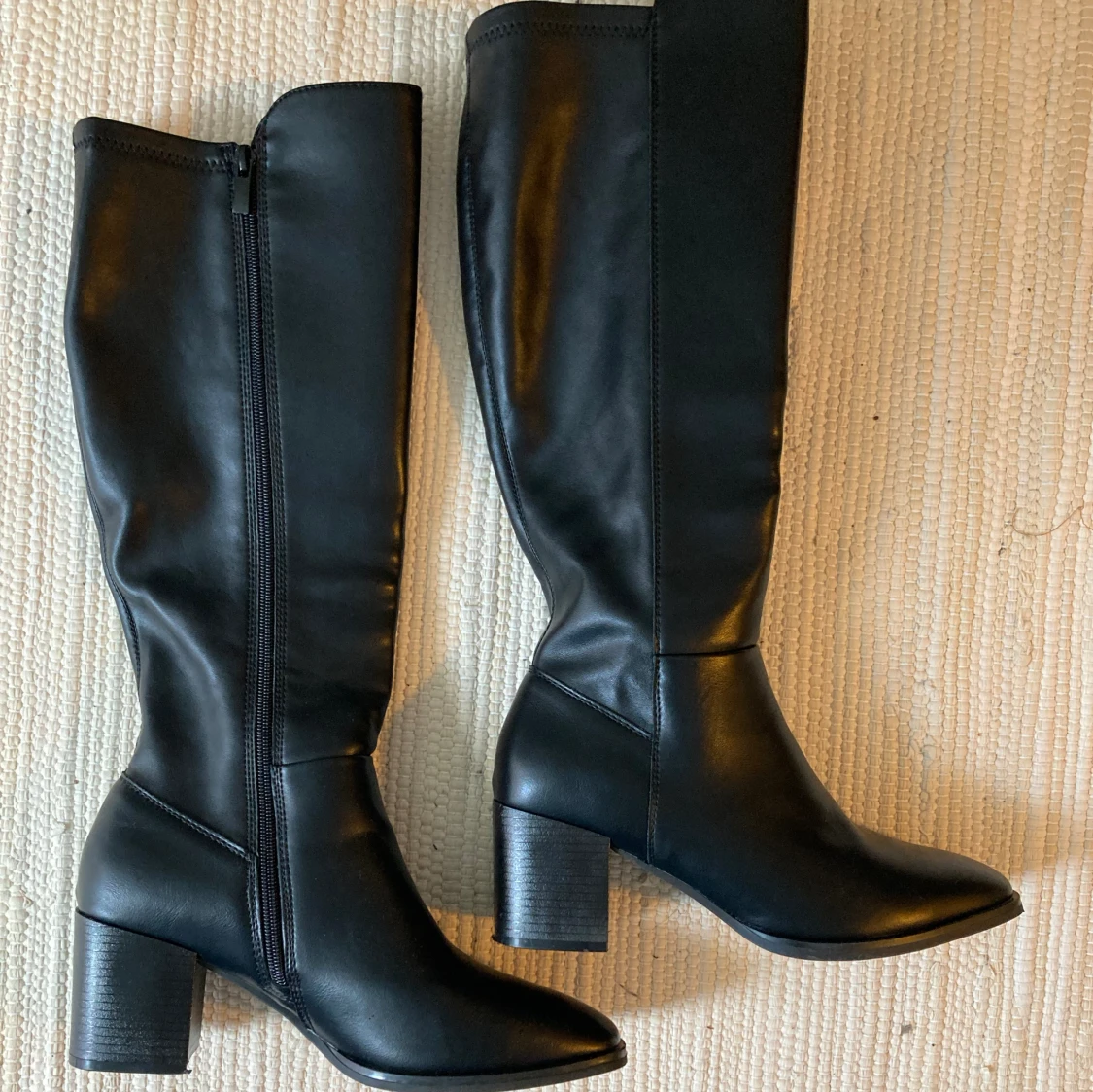 Höga stövlar (high boots)  - 90