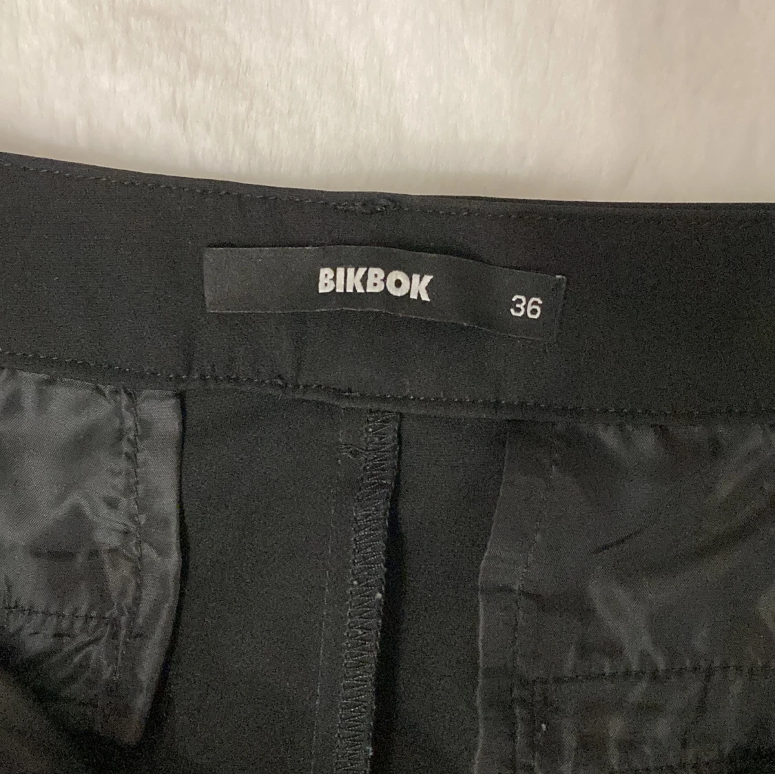 Kostym Byxor,bikbok låg midja  - 90