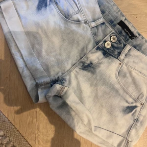 Lågmidjade blekta shorts  - Jättefina lågmidjade blekta shorts🌸💗