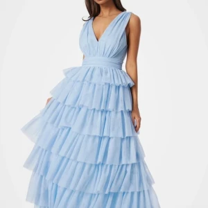 Balklänning  - Superfin balklänning som är använd en gång men är i super bra skick då den endast användes i några timmar! En jätte fin färg och passar alla☀️💕