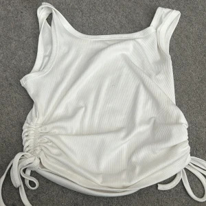 Linne  - Mini fläck som går bort i tvätt, aldrig använd 