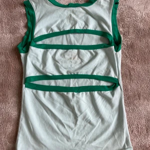 Cool topp - Supercool topp jag köpte här på plick för några år sedan som inte kommer till användning längre🩵💚