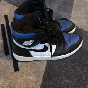 Skor j - Storlek 42