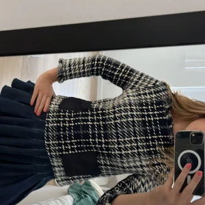 Blus - Så fin blus som inte länge kommer till användning. Skiv för fårgor eller eller funderingar ❤️🥰🥰