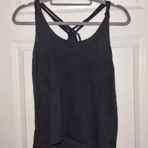 Linne  - Svart linne i stl S.  