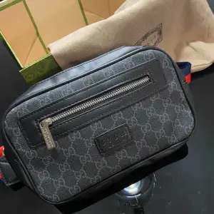 Helt ny Gucci väska till ett fyndpris. Pris kan diskuteras vid snabb affär 