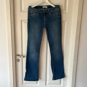 Zara jeans, straight fit som inte kommer till alvändning, i strl 38/m 