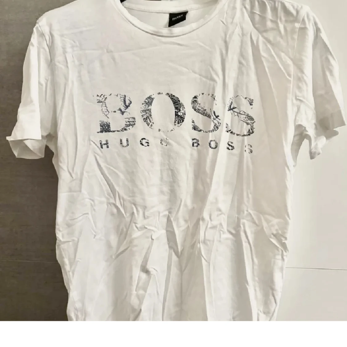 3 Hugo Boss T shirts - 91