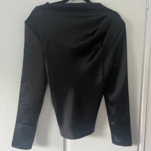 Blus - Blus från Asos, aldrig använd och rätt ny!✨