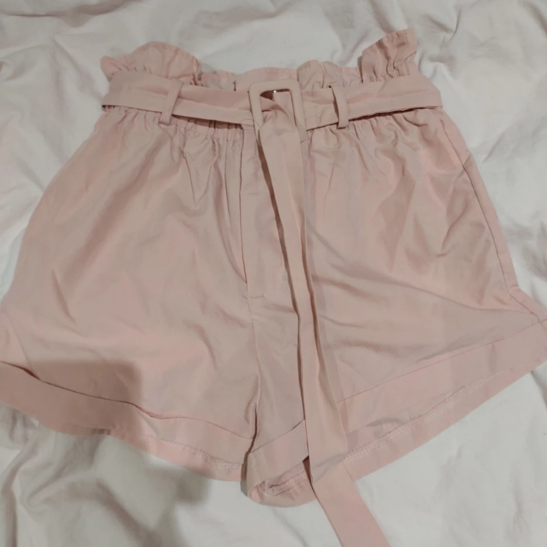 Rosa shorts med bälte