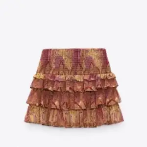 Säljer min kjol från zara, köp direkt för 500 