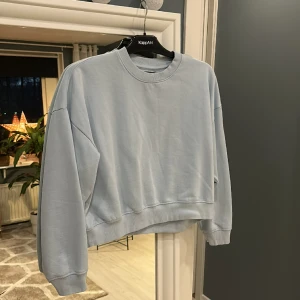 Lång ärmad tröja  - Lång ärmad tröja från Lagar 157. Kommer ej till användning för mig längre. Frakten betalar köparen själv 