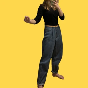 Loose fit jeanse - Jättemjuka och sköna tunna jeans, loose fit🩵 jag är 168 cm. Byxorna är använda men i bra skick