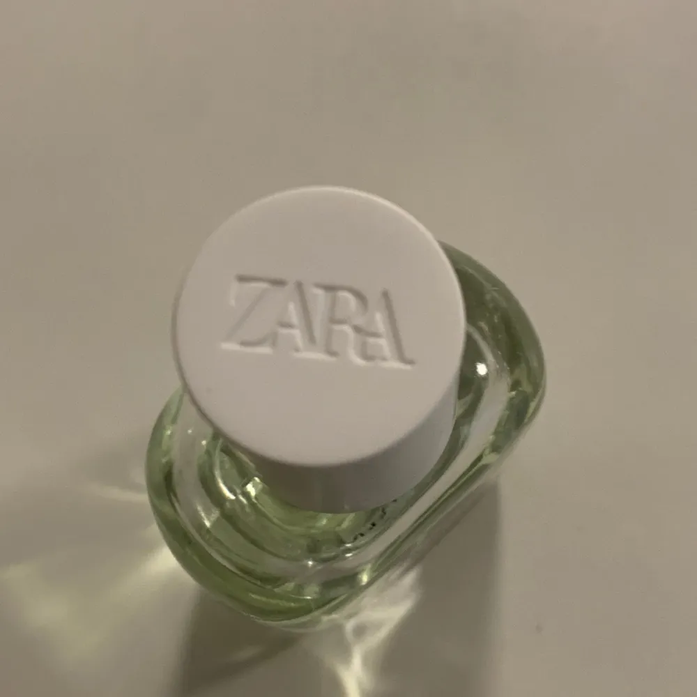 Zara parfym - 30ml - 80% kvar, säljes för används inte längre💕. Accessoarer.
