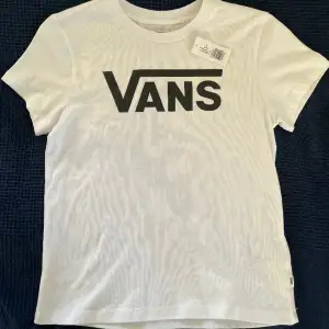 Oanvänd Vans T-shirt.