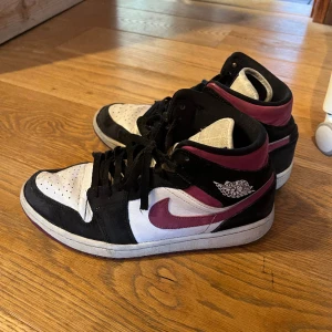 Jordans stl 41  - Jordans stl 41 Väl använda men fint skick  