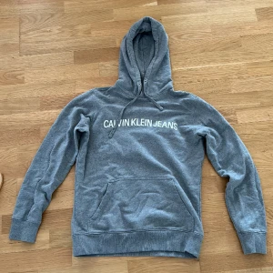Calvin Klein Jeans huvtröja - Nytt skick - ej använd