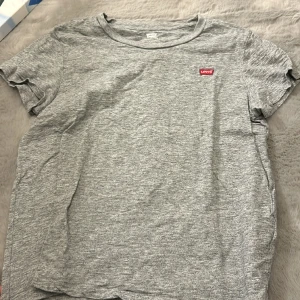 Levis tröja - En fin Levis tröja helt ny 