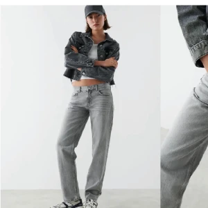 Low Waist jeans  - Säljer mina grå Low Waist jeans från Gina!!🌧️ Sååå sköna storlek 38!🥰 Pendlar mellan 36/38😚 Jag är 163 ish och dom passar mig bra längdmässigt