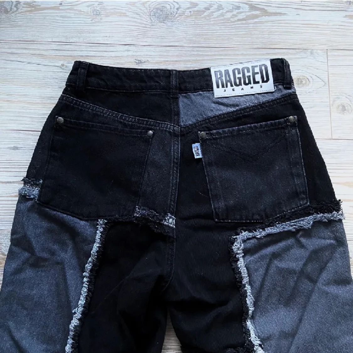 Oanvända patchwork jeans🖤🤍 - 91