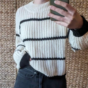 Stickad tröja - Normal strlk