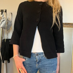 Trekvartsärmad stickad kofta✨✨ - Så snygg passar till allt, i toppenskick!