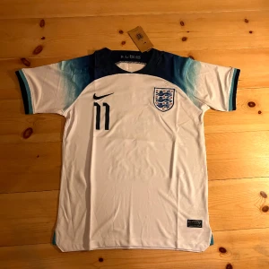 Rashford England 22/23 - Säljer en helt ny oanvänd England  tröja med Rashford på ryggen från säsongen 22/23