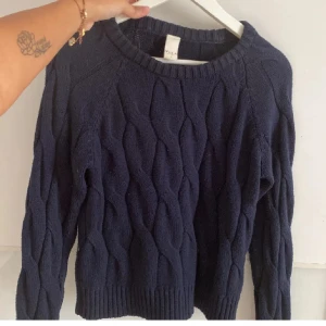 Tröja - Köpt från sellpy, aldrig använd, storlek S! Fin blå färg med bra material