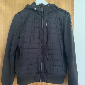 Para jumper cardigan - Super fet parajumper cardigan Fint skick bara solblekt på ärmarna o ryggen men Inge hål 