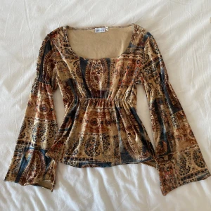 Supersnygg topp milkmaid vintage  - Så snygg topp! Står storlek M men passar S bra också. Inte säker på att jag vill sälja 💋