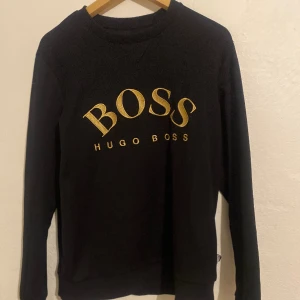 Hugo boss (L) - Hel ny Hugo boss tröja stolk L men passar m 