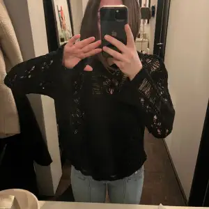 Cool hålstickad tröja från Zara, oanvänd storlek S 