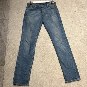 Levis jeans - Blåa Levis jeans 511  W30 L32 Skick 8/10 Inga defekter. Ny pris ca 1200