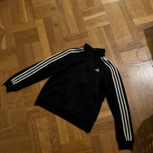 Adidas tröja - Adidas tröja Passar även S