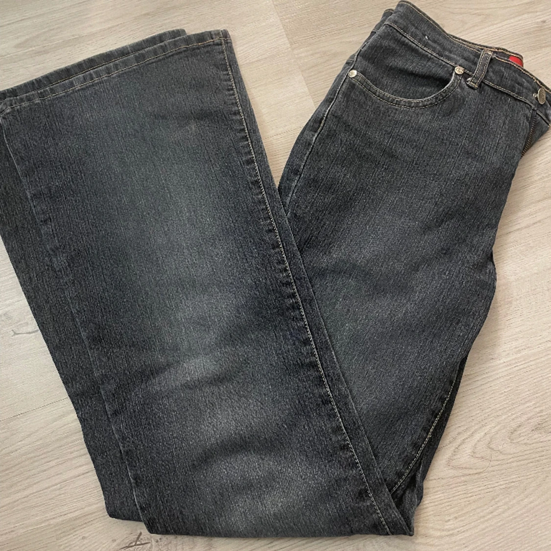 Mörkblåa jeans