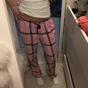 Rutiga mjukisbyxor - Sköna rutiga mjukisbyxor som ej kommer till användning💕 fick dom i julklapp förra året men har så många andra :) 