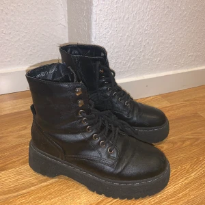 fina kängor😍 - Tiamo kängor platå. Dom är snygga till kjolar eller denna kalla högtid. Super sköna är dom. ❤️❤️